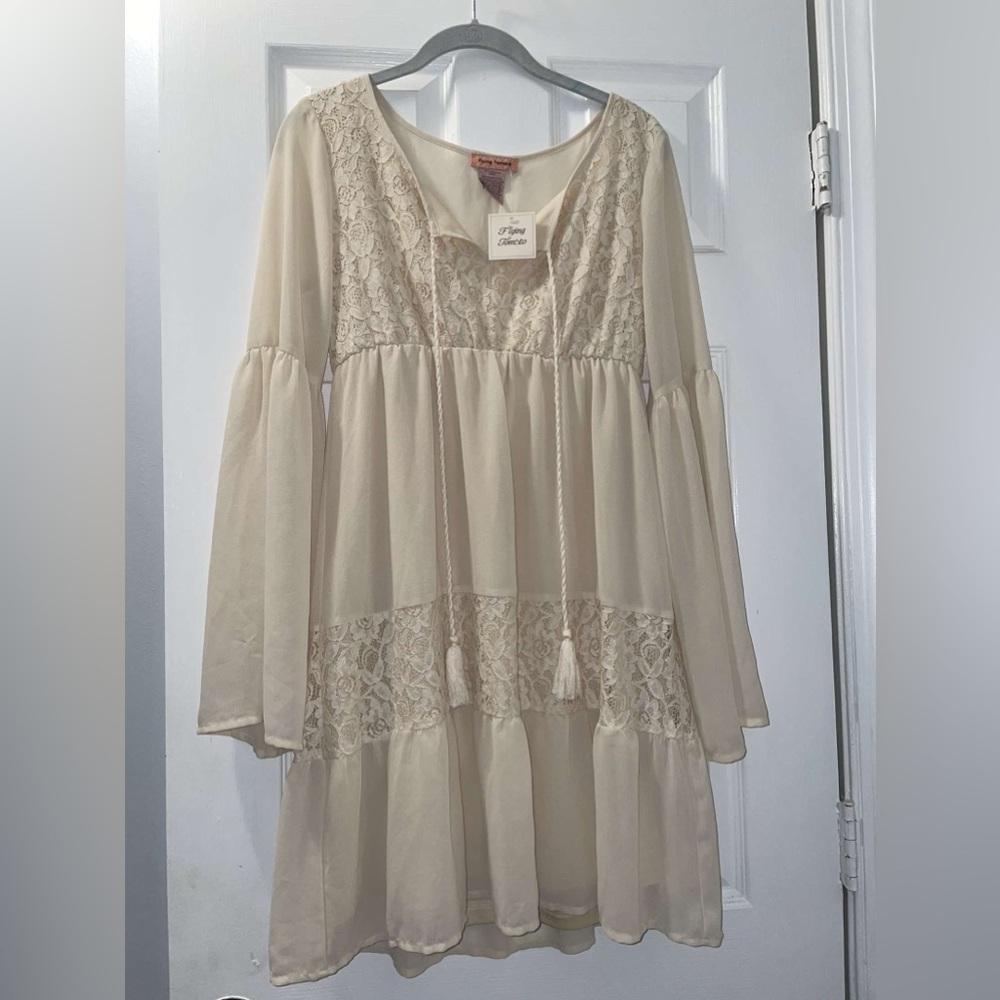 Lace crème flowy mini dress
